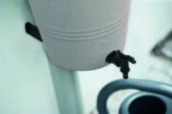 Elho Green Basics Rain Catcher 35 Liter Living Concrete 9 Elho Green Basics Rain Catcher 35 Liter Living Concrete -Tuinartikelen Winkel elho green basics rain catcher 35 liter living concrete 5472x3648 6427fff9771a1 l