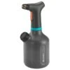 GARDENA Plantenspuit 1L EasyPump E4 -Tuinartikelen Winkel gardena plantenspuit 1l easypump e4 800x800 624ffb8db3443 l